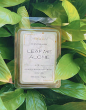 Cargar imagen en el visor de la galería, Leaf Me Alone wax melt scented with bamboo honeysuckle and orchid surrounded by plants