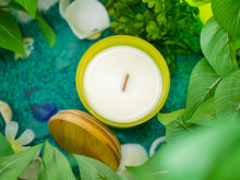Cargar imagen en el visor de la galería, luxury candle in an 8 ounce jar