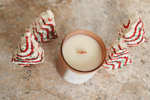 Load image into Gallery viewer, luxury gingerbread candle by Melia Allaure Essentials made with natural cocapricot creme wax
