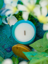 Load image into Gallery viewer, luxury candle with wood wick that crackles
