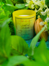 Cargar imagen en el visor de la galería, orange scented candle by Melia Allaure Essentials made with natural cocapricot creme wax
